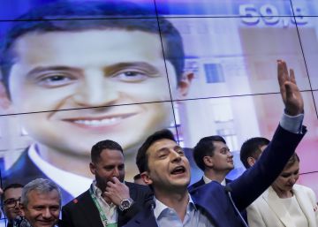 Volodímir Zelenski, presidente de Ucrania en la pantalla y en la vida real