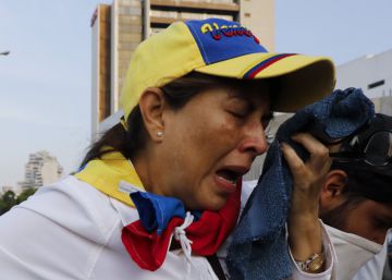 Guaidó y López burlan el cerco y se pasean por Caracas jaleados por la multitud