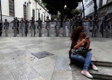 La policía venezolana impide a los diputados el acceso al Parlamento