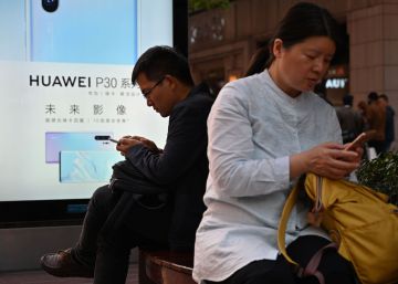 Trump blinda las telecomunicaciones de EE UU contra Huawei, en una nueva ofensiva contra China