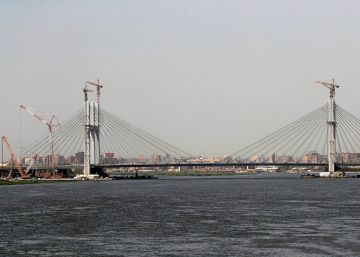 Egipto inaugura sobre el Nilo el puente suspendido más ancho del mundo