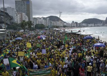 Los bolsonaristas más ultras toman las calles de Brasil para presionar al Congreso