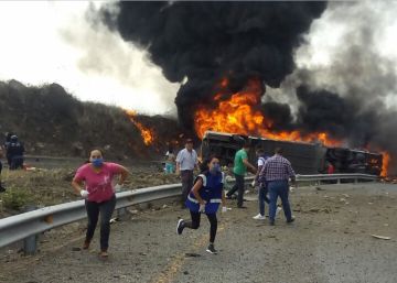 Fallecen al menos 21 personas en un accidente de tránsito en México
