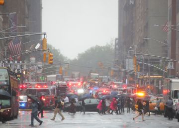 Muere el piloto de un helicóptero al chocar contra un rascacielos de Nueva York