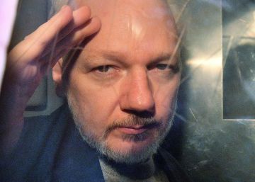 Reino Unido assina ordem de extradição de Julian Assange para os EUA