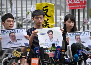 Lam se aferra al cargo e indigna aún más a los manifestantes en Hong Kong