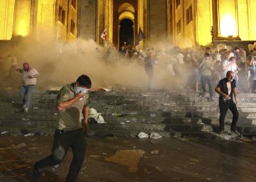La oposición de Georgia se echa a la calle por la visita de una delegación parlamentaria rusa