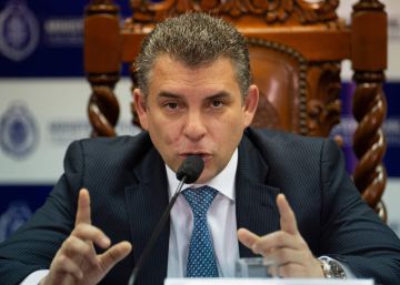 “Uno se vuelve enemigo de gente con mucho poder”