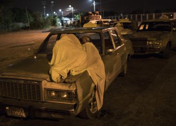 A vida paralisada à espera de gasolina no interior da Venezuela