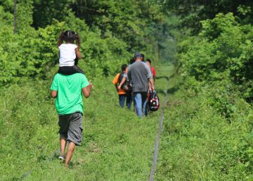 Tres familias, tres coyotes: viaje al negocio millonario de militarizar la frontera