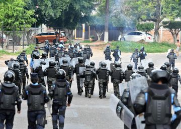 Médicos y maestros plantan cara al Gobierno de Hernández en Honduras