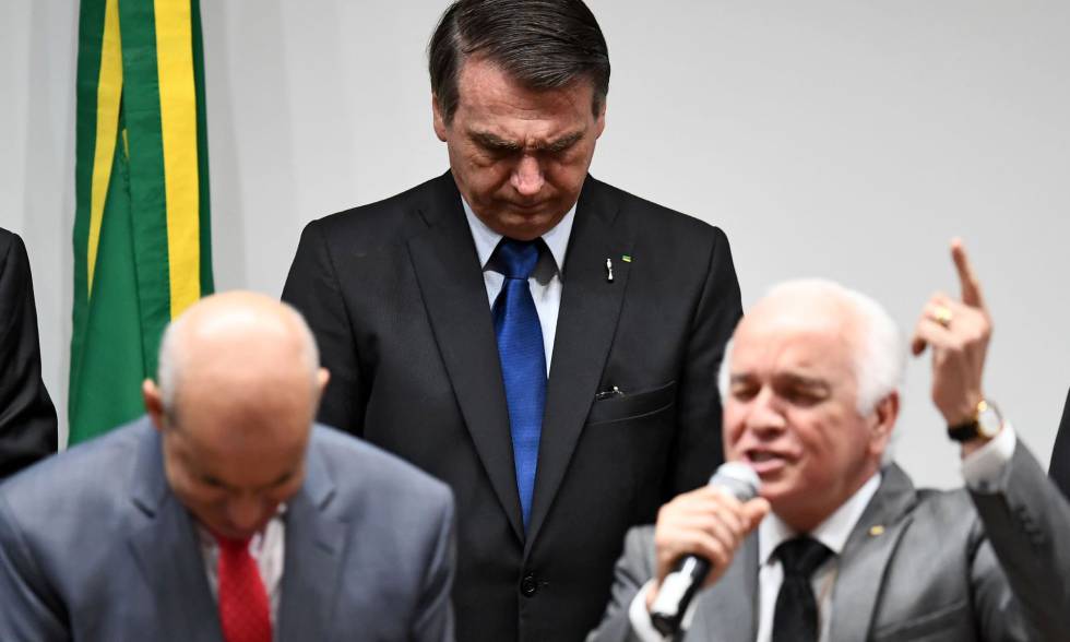 Bolsonaro en el culto de los parlamentarios evangélicos.