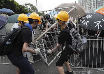 Nuevas protestas enfrentan a policías y manifestantes en Hong Kong