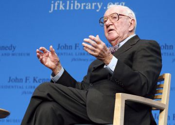 Muere John Paul Stevens, el juez del Supremo de EE UU que pasó de conservador a líder de los progresistas