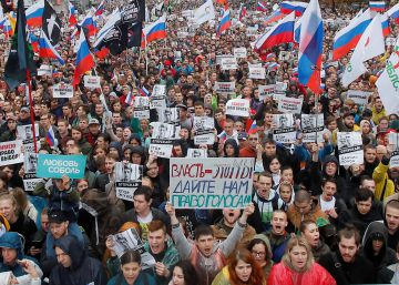 Multidão volta a se reunir em Moscou para exigir que oposição participe de eleições