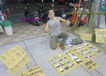 Bali se harta de los ‘mochilimosneros’
