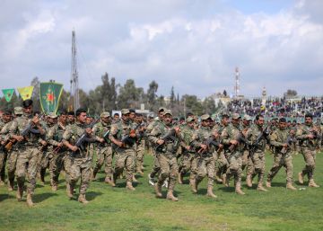 EE UU envía oficiales a Turquía para establecer una zona tapón conjunta en el norte kurdo de Siria