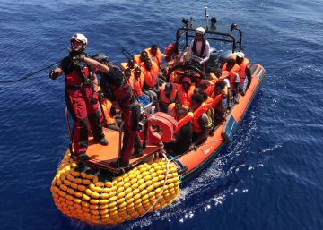 Las llegadas irregulares caen un 30% en lo que va de año y desmienten la crisis migratoria que alega Salvini