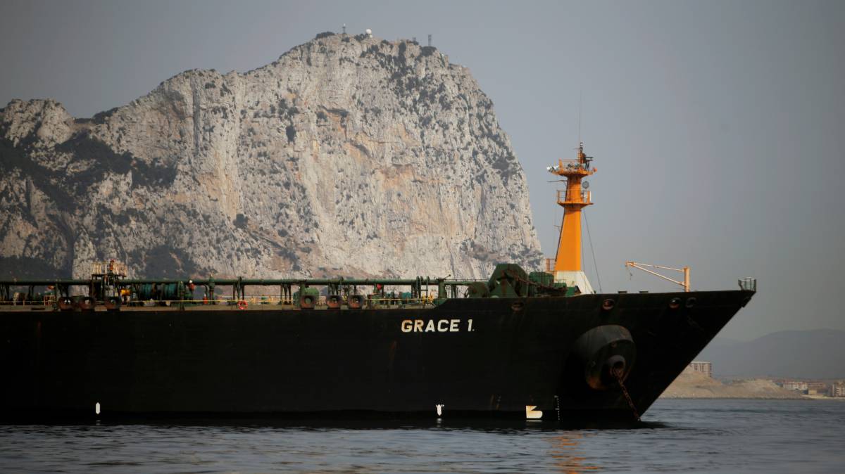El carguero 'Grace 1' frente a Gibraltar.