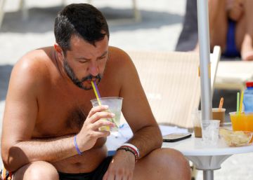 Bajo la playa, los adoquines