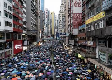 Milhares de manifestantes voltam às ruas de Hong Kong apesar das crescentes advertências da China