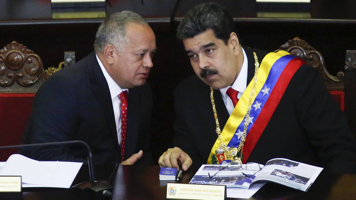Diosdado Cabello junto a Maduro, en Caracas.