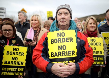 La UE frena el intento de Johnson de cambiar el plan para la frontera irlandesa
