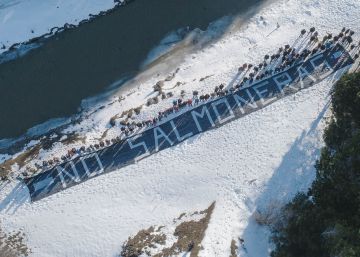 El extremo sur de Argentina se alza contra las salmoneras