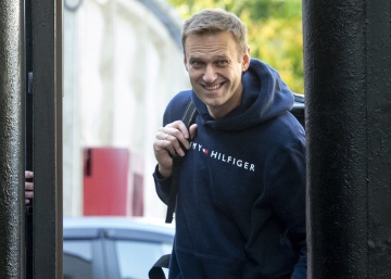 El opositor ruso Navalni es liberado tras 30 días de detención