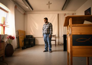 Refugiado en una iglesia alemana para no volver a España