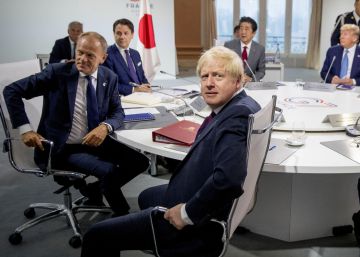 Sesión de trabajo de varios líderes mundiales en el marco de la cumbre del G7 en Biarritz (Francia), este domingo.