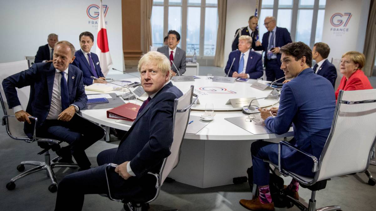 Sesión de trabajo de varios líderes mundiales en el marco de la cumbre del G7 en Biarritz (Francia), este domingo.