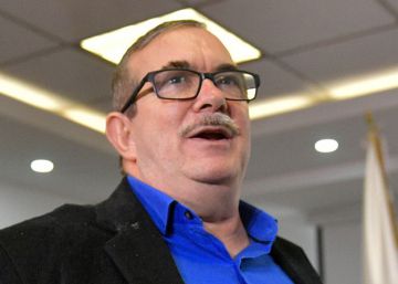 Colombia ordena a los escoltas del partido FARC entregar sus armas si no están de servicio