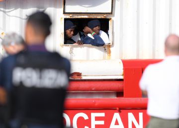España y Grecia rechazan el reparto de migrantes que lideran París y Berlín