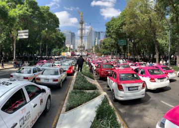 Los taxistas mexicanos toman la capital para pedir el fin de Uber y Cabify Los taxistas mexicanos toman la capital para pedir el fin de Uber y Cabify