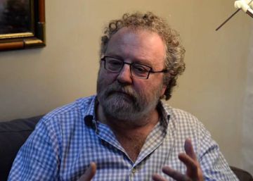 Venezuela impide la entrada al periodista John Carlin