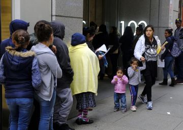 Dos jueces bloquean la orden de Trump que discriminaba a inmigrantes pobres