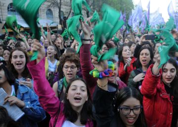 El feminismo argentino exige aborto legal y el fin de la violencia machista al próximo presidente