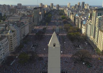 Baño de masas para Mauricio Macri en el tramo final de la campaña electoral argentina