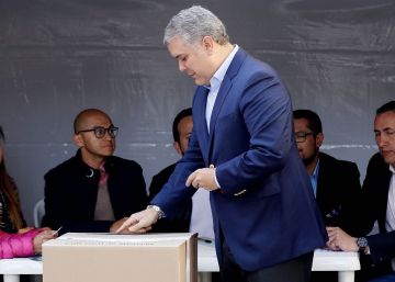La derrota en las elecciones locales enfrenta a Iván Duque a un terremoto político