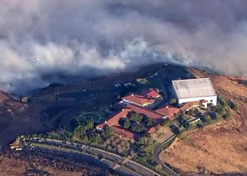 Vientos huracanados sin precedentes ponen a California en “alerta máxima” por los incendios