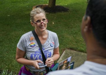 La ciclista que fue despedida por hacer la peineta a Trump gana las elecciones en Virginia