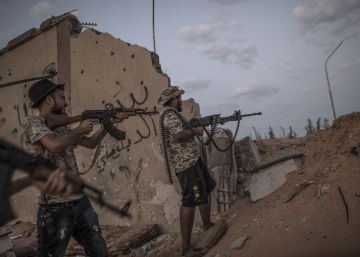 Rusia pone un pie en Libia con mercenarios que apoyan al general Hafter