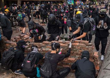 Los estudiantes intensifican las protestas en las universidades de Hong Kong