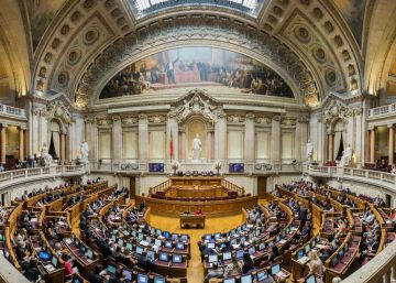 Revuelta en el Parlamento portugués por la equiparación de nazismo y comunismo