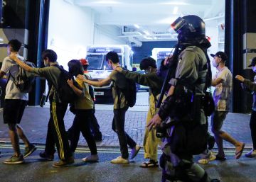 La policía cerca a cientos de jóvenes en la Universidad Politécnica de Hong Kong