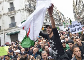 Argelia endurece la represión mientras los manifestantes boicotean las presidenciales de diciembre