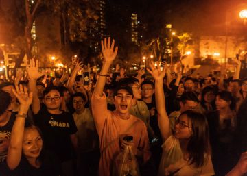 La oposición demócrata arrasa en las elecciones en Hong Kong