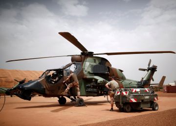 13 militares franceses mueren al chocar dos helicópteros en una operación antiterrorista en Malí