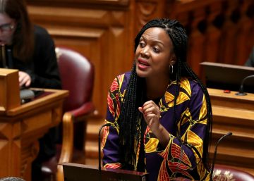 Designação de uma gaga como porta-voz parlamentar abre um debate em Portugal